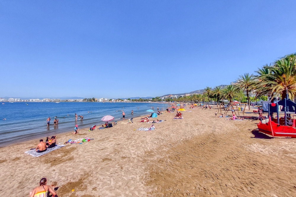 Apartment in Roses Near Beach