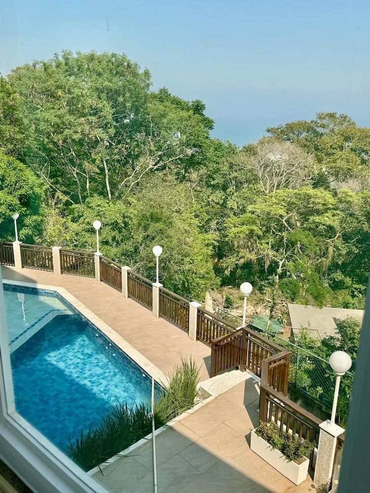 Leonardi's Sunset House