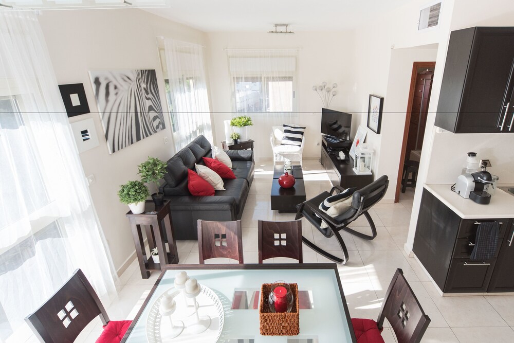 Spacious Duplex with Terrace 3-min From the Beach