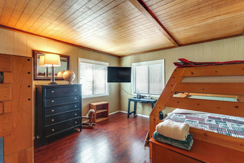 16 Mi to Mogollon Rim: Home w/ Deck in Payson!