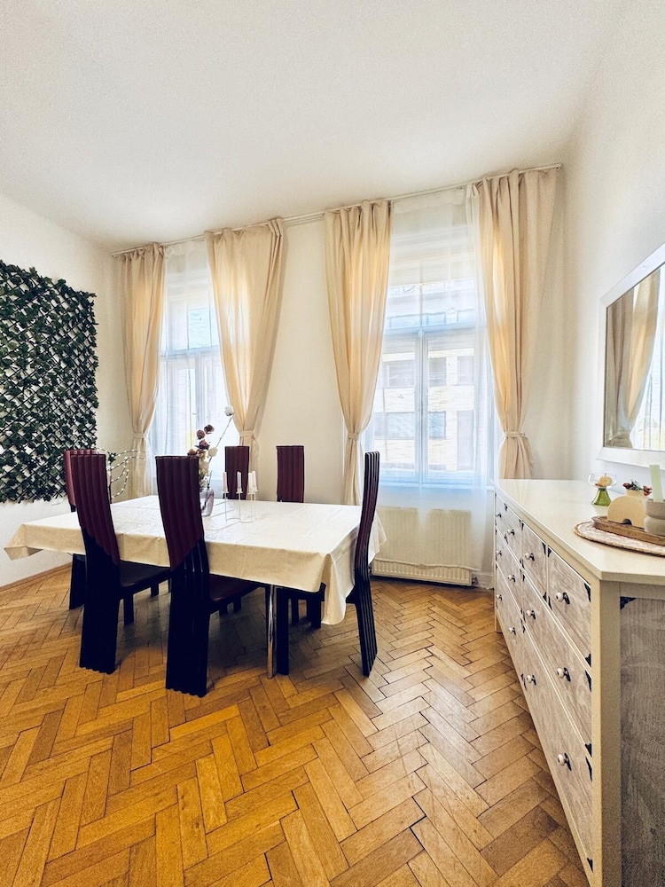 Cozy 1BR and Living Room Apartment