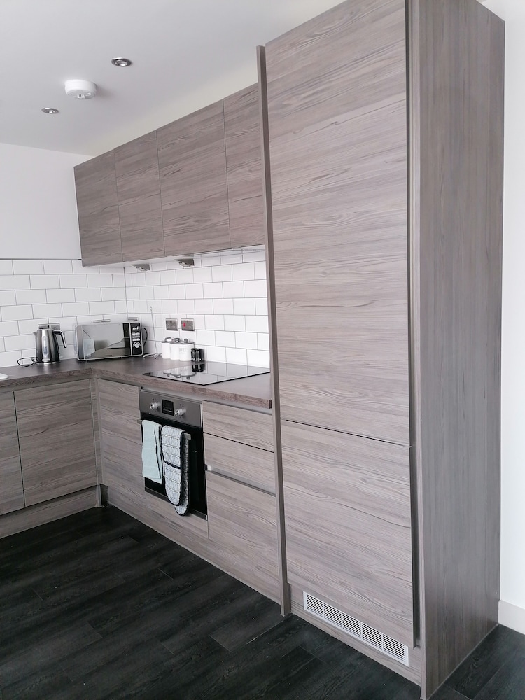 1-bed Apt Sleeps 2 With Free Parking view 5