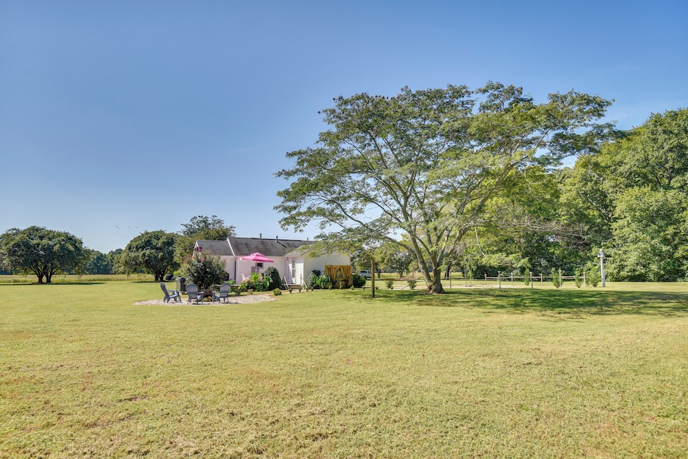 Bungalow w/ Large Yard: 8 Mi to Cape Charles Beach