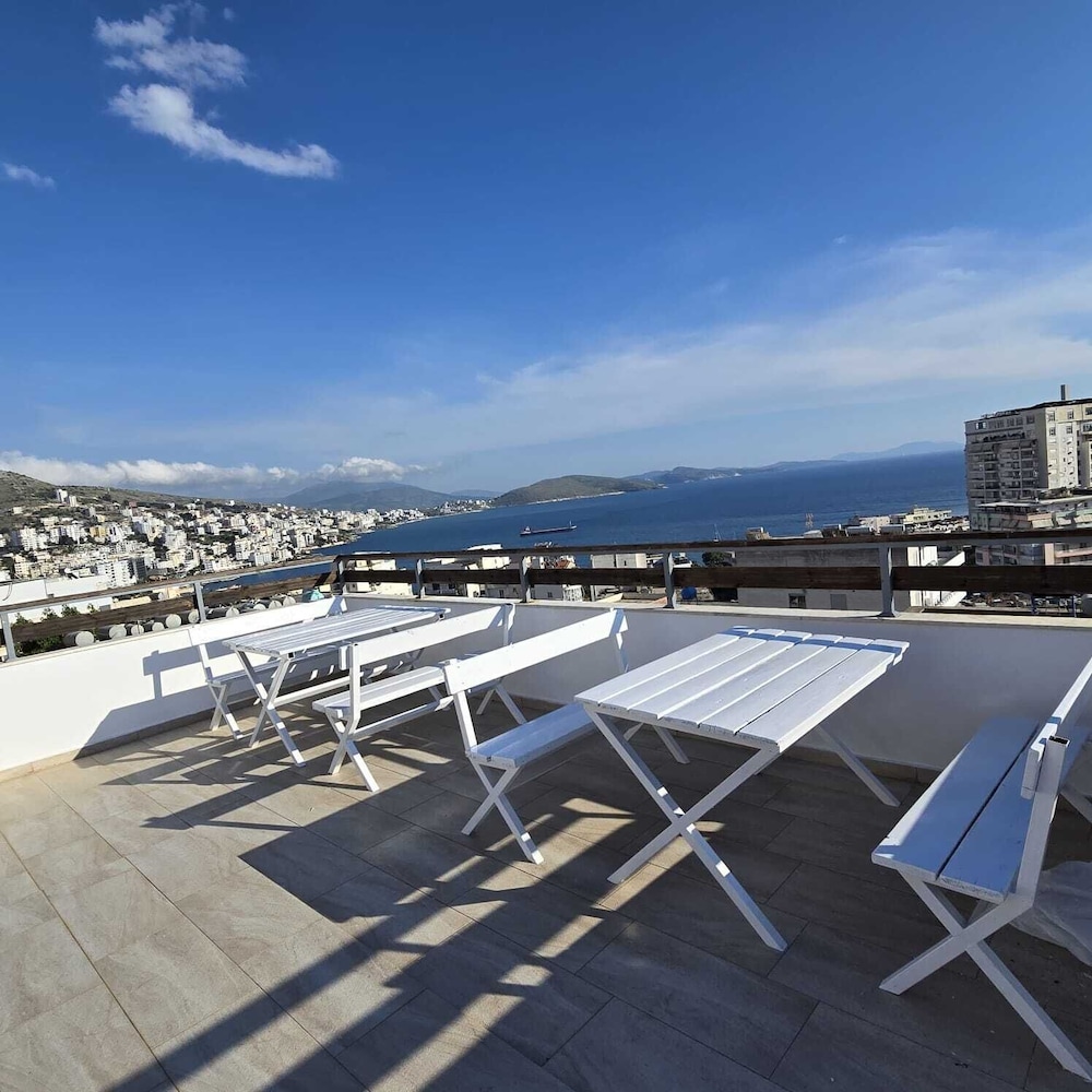 Lazy Roo Hostel Saranda