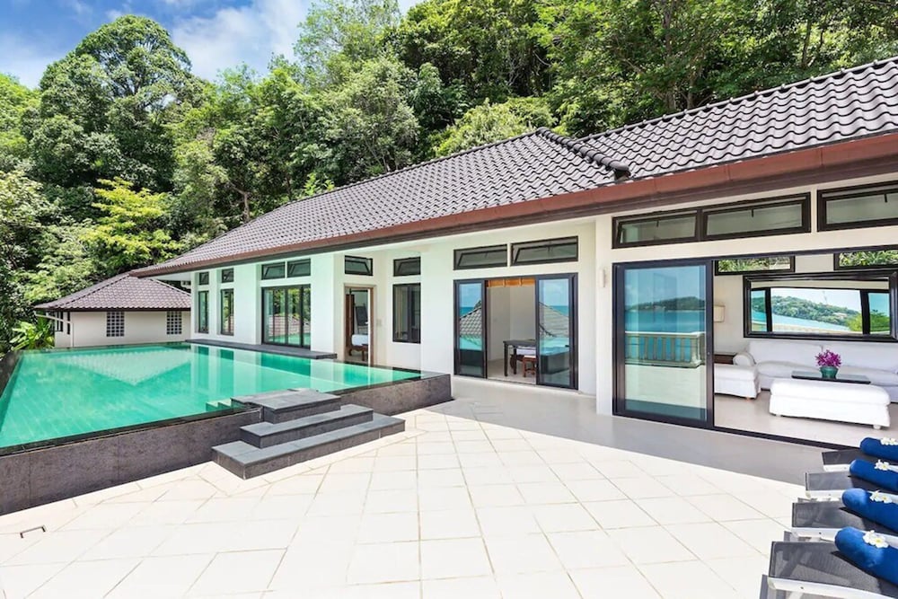 Luxury Beachfront Tai Pan Villa