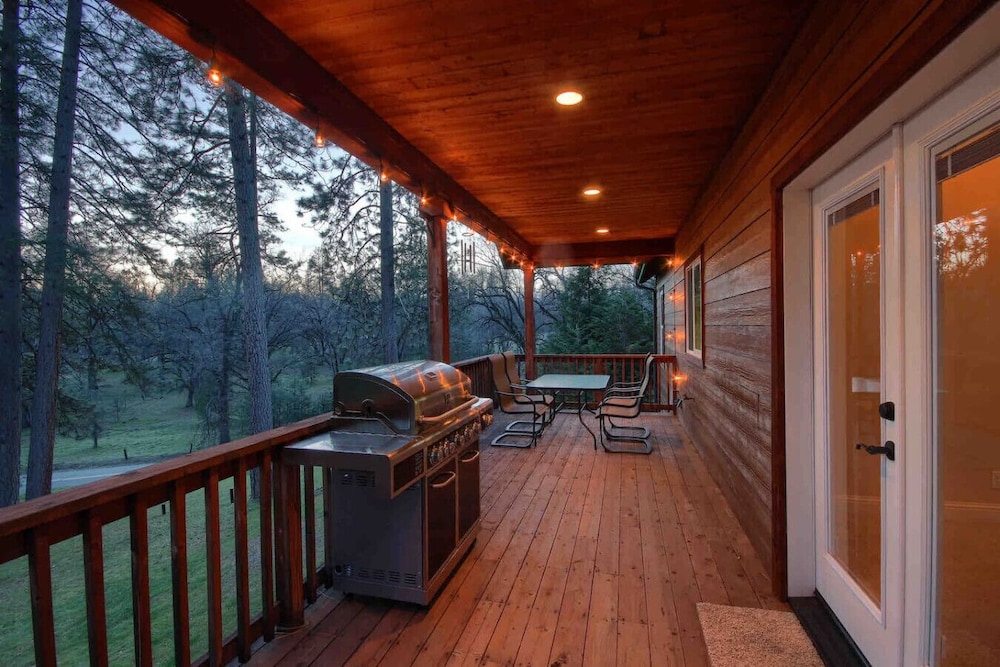 Red Tail Retreat in Mariposa