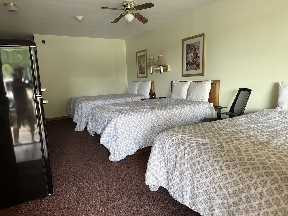 Four Seasons Motel