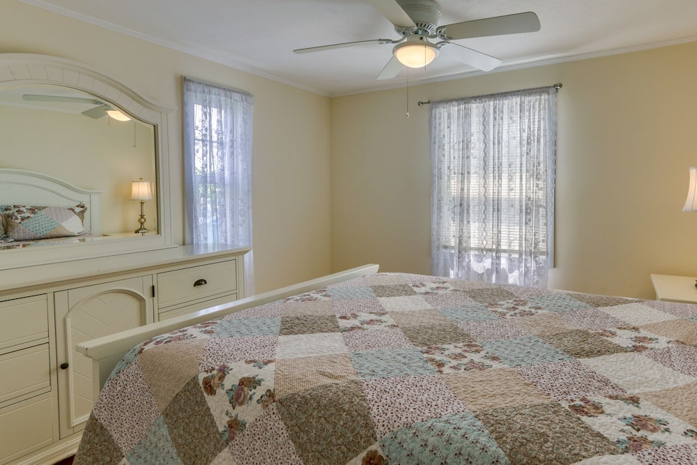 Cozy Westbrook Vacation Rental - Walk to Beach! view 2