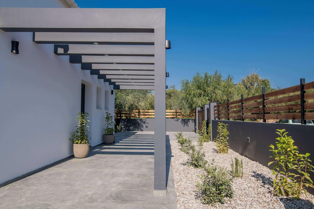 Kozakos Villa 1 With Private Swimming Pool