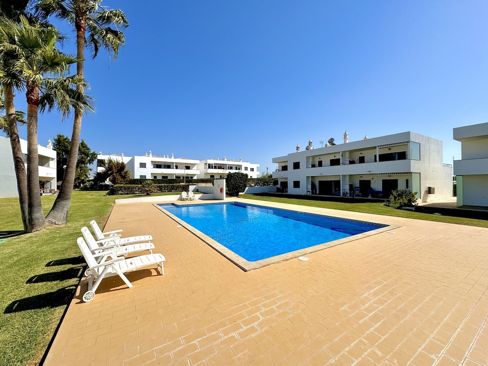 P RA SEA View With Pool by Homing