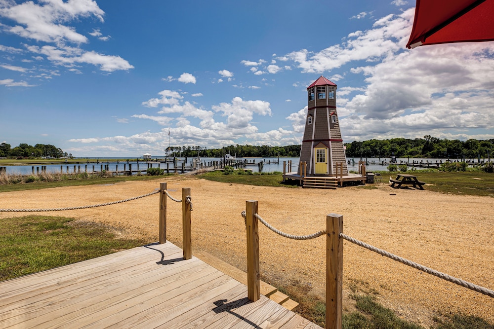 Dock Access: Waterfront Cottage in Avenue!