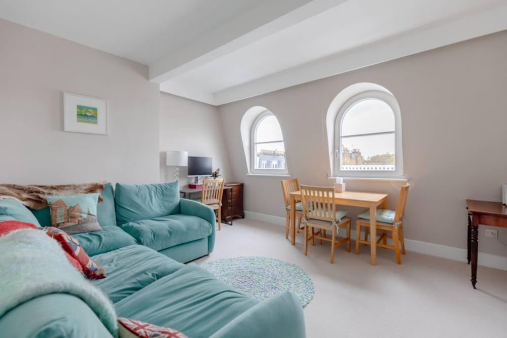 Quaint & Cosy 1 Bedroom Flat - Kensington Olympia!