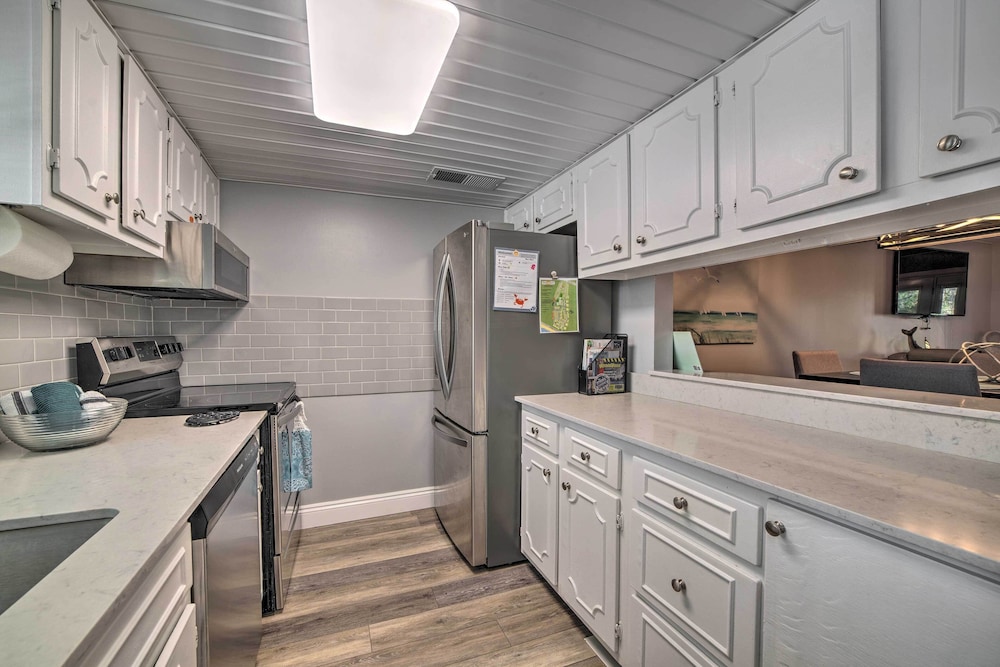 PCB Townhome: Walk to Beaches, Resort Amenities!