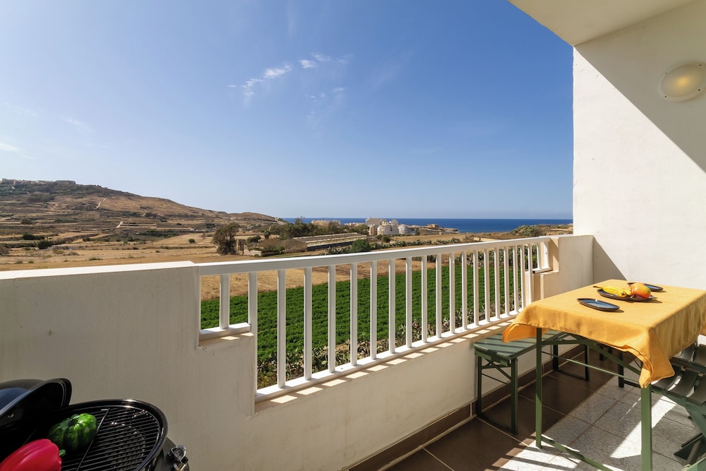 Modern Seaview Apart In Marsalforn Gozo