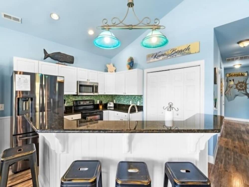 Atlantis Blue - Relaxing Beach Getaway Home Directly Across The Street From Beach Access! 5 Bedroom Home by RedAwning