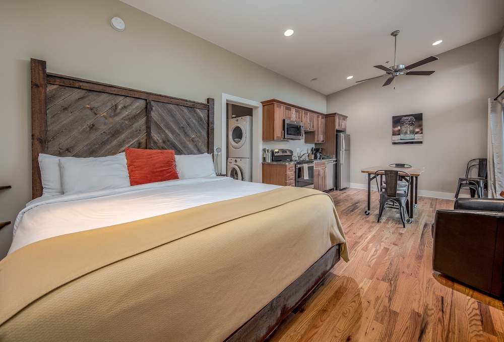 Pilot Cove Forest Lodging view 4