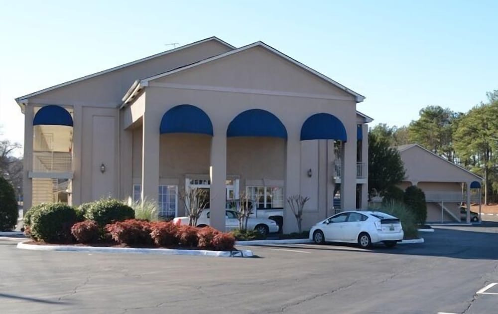 Birmingham Vacations - Travel Inn - Property Image 1