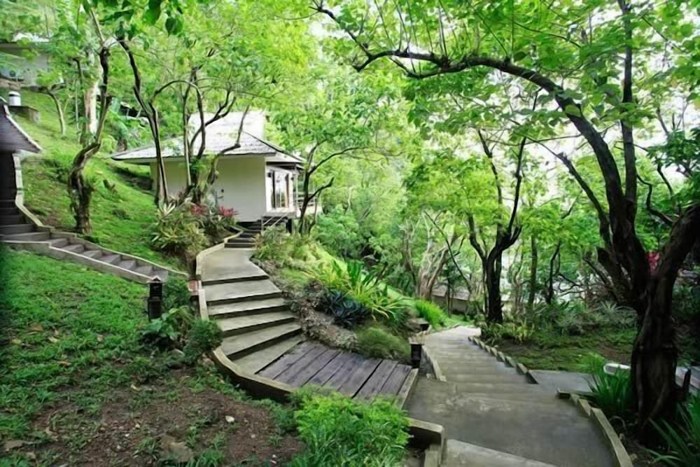 Tugawe Cove Resort