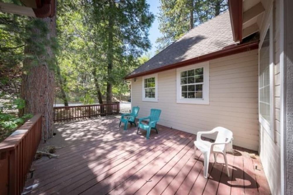 Light And Bright 3 Bedroom Home by RedAwning