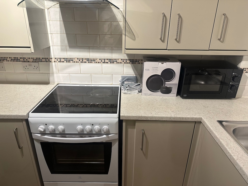 1br-sleeps2-parking-quietstay-citycentre
