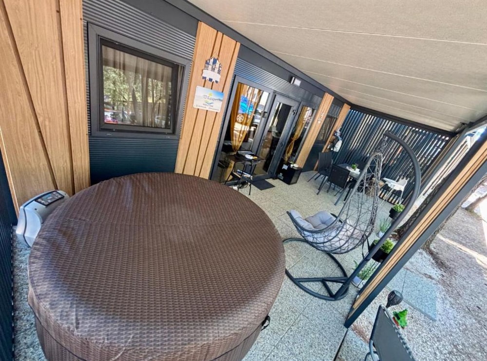 TJ Escape - Mobile Home With Hot Tub And Terrace