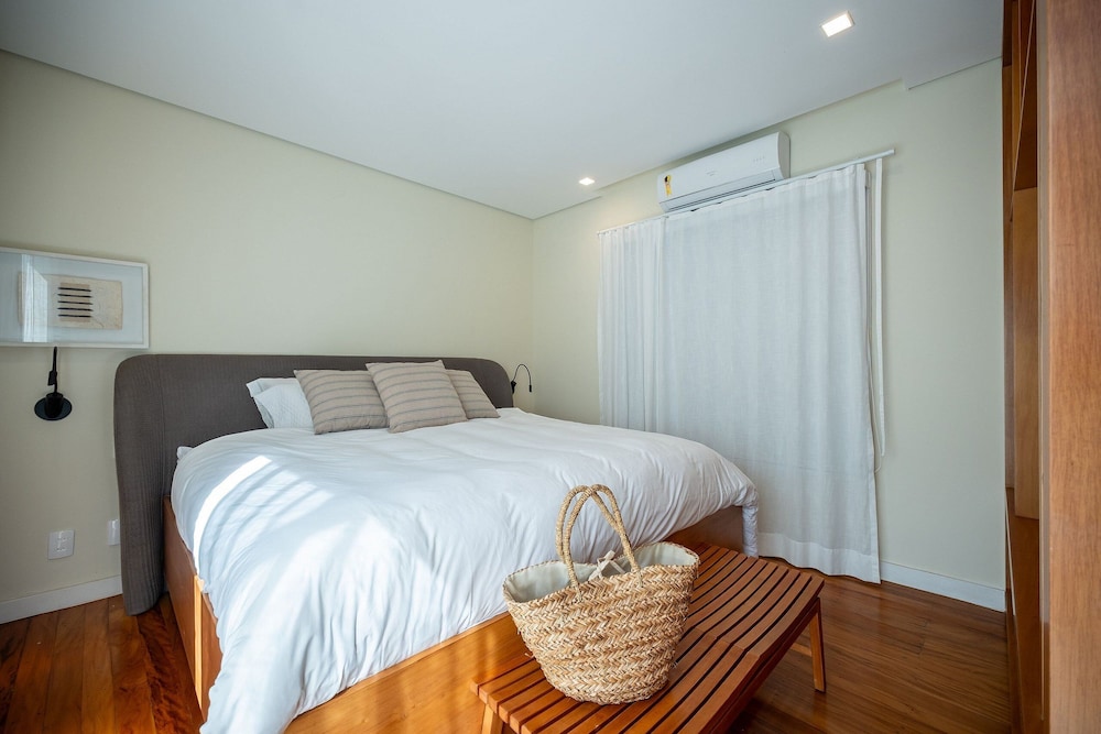 Angra - Mombaça | Mansão Espetacular Beira-Mar, 7 Suites - por Casapē Rio