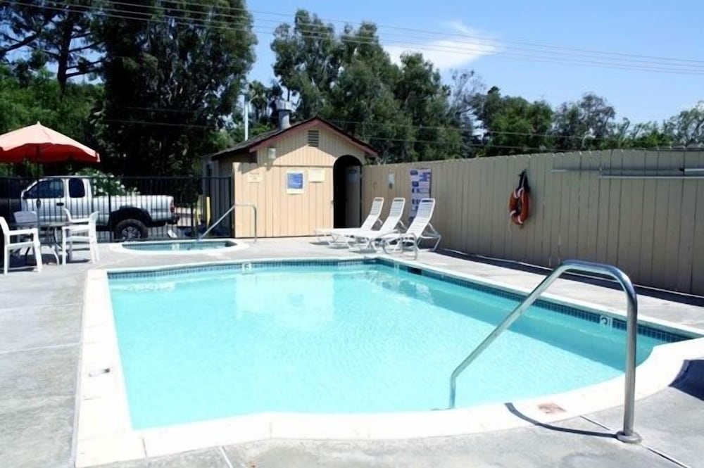 Escondido Lodge - Property Image 1