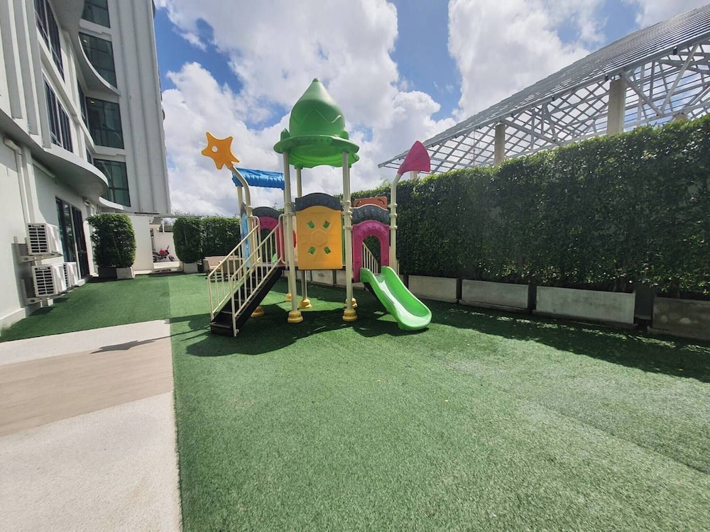 Stylish Bang Saray Apartment With Pool and Resort Facilities