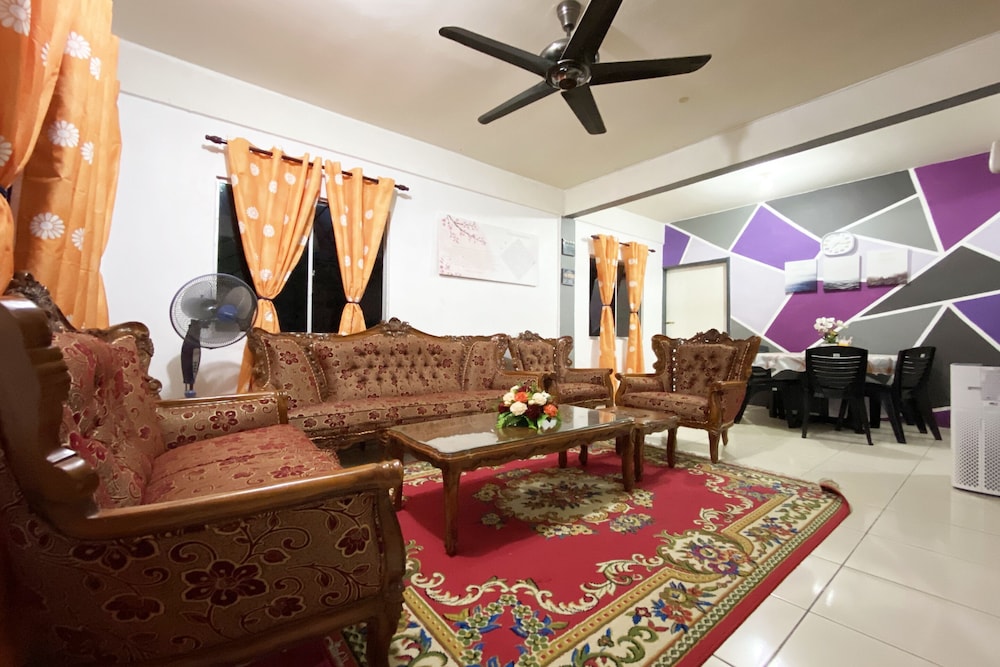 OYO 90198 Aleesya Homestay photo 6