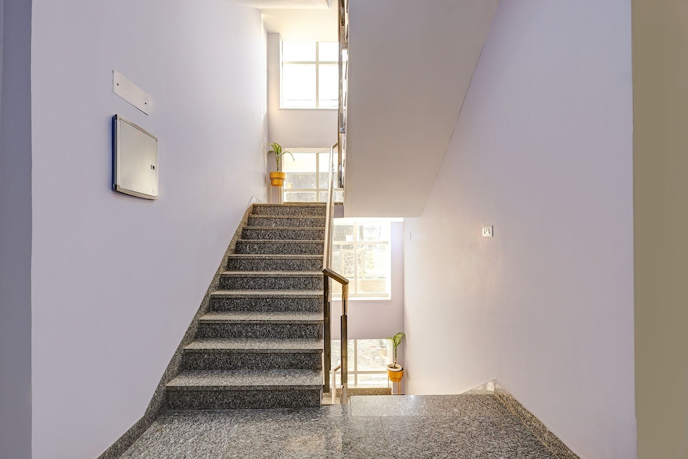 Fabhotel La Corporate Suite