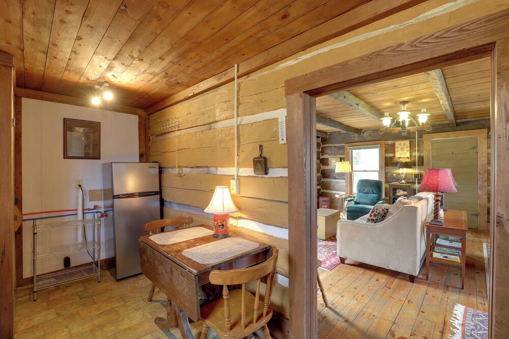 Scenic Hot Springs Retreat Near Appalachian Trail!
