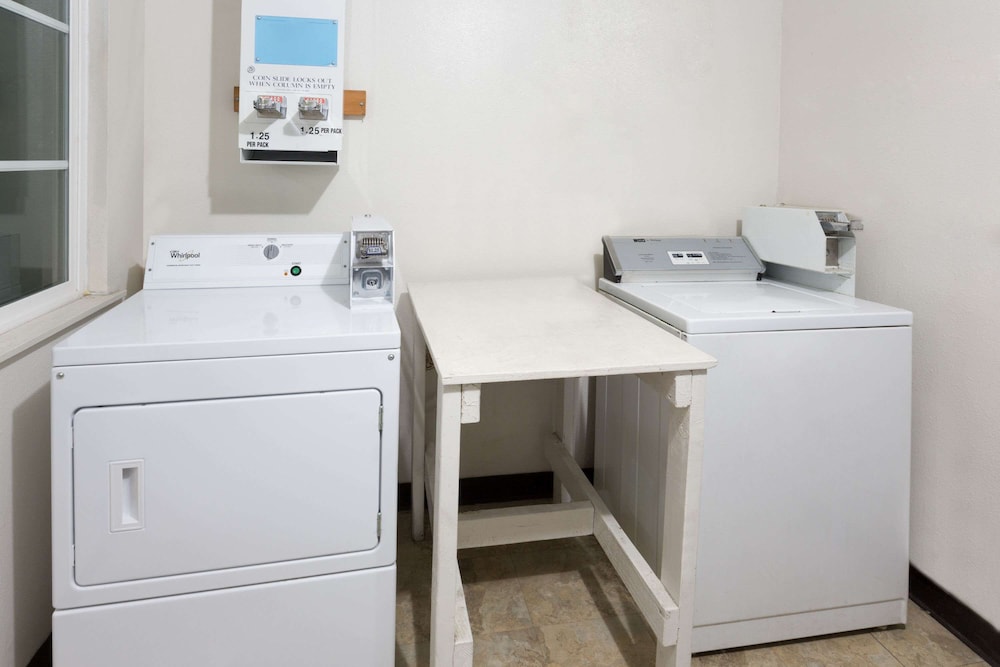 Crescent City Vacations - Super 8 by Wyndham Crescent City - Property Image 10