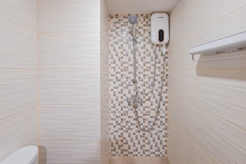 Studio Near Krl Station At Cisauk Point Apartment