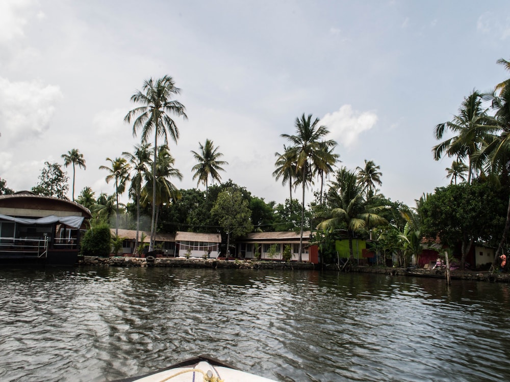 OYO 5237 Island Lake Resort