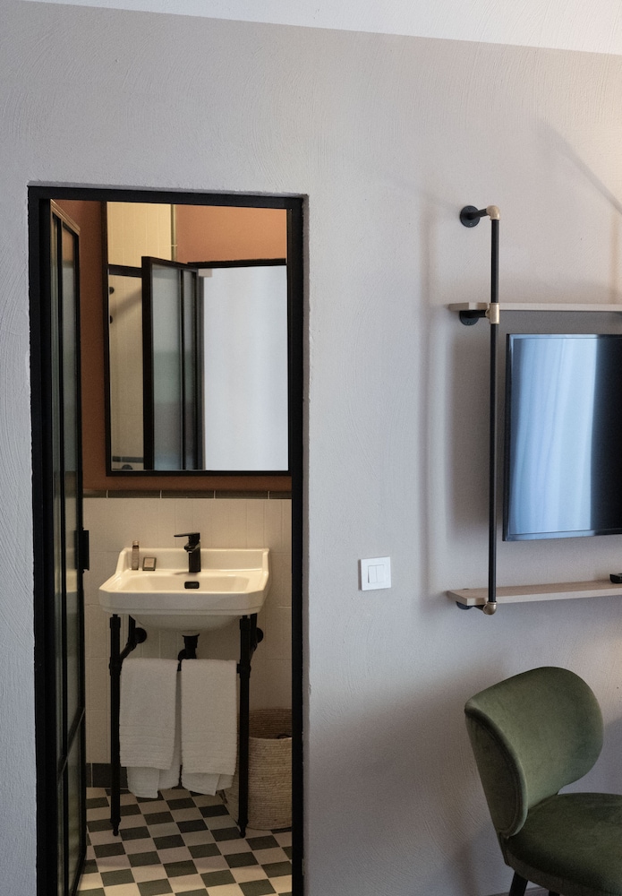 Honest Sevilla Hotel 6