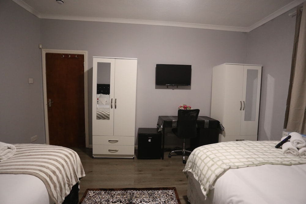 Heathrow roomzzzz B&B