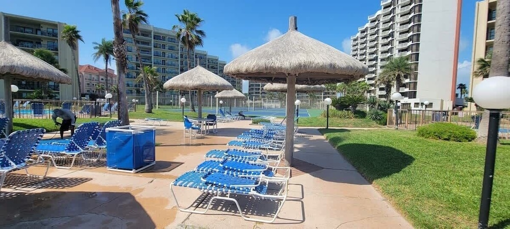 Saida Beachfront Luxe Condo Two Heated Pools 2 Bedroom Condo