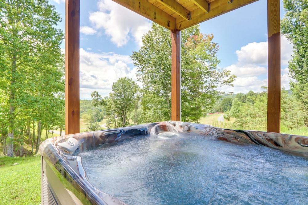 Cozy Blue Ridge Cabin: Game Room & Mountain Views