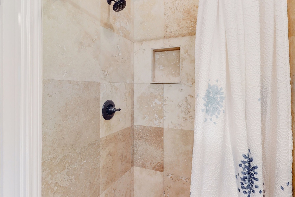 Spacious 5BR w/ Patio & W/D Near Beach