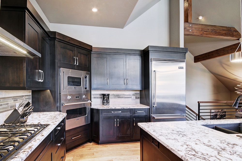 Slope View  3 Bedroom Townhouse by RedAwning