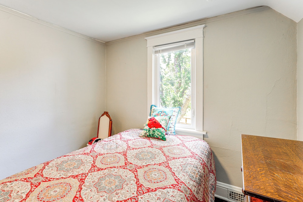 4 Mi to Dtwn Omaha: Spacious Home w/ Fenced Yard!