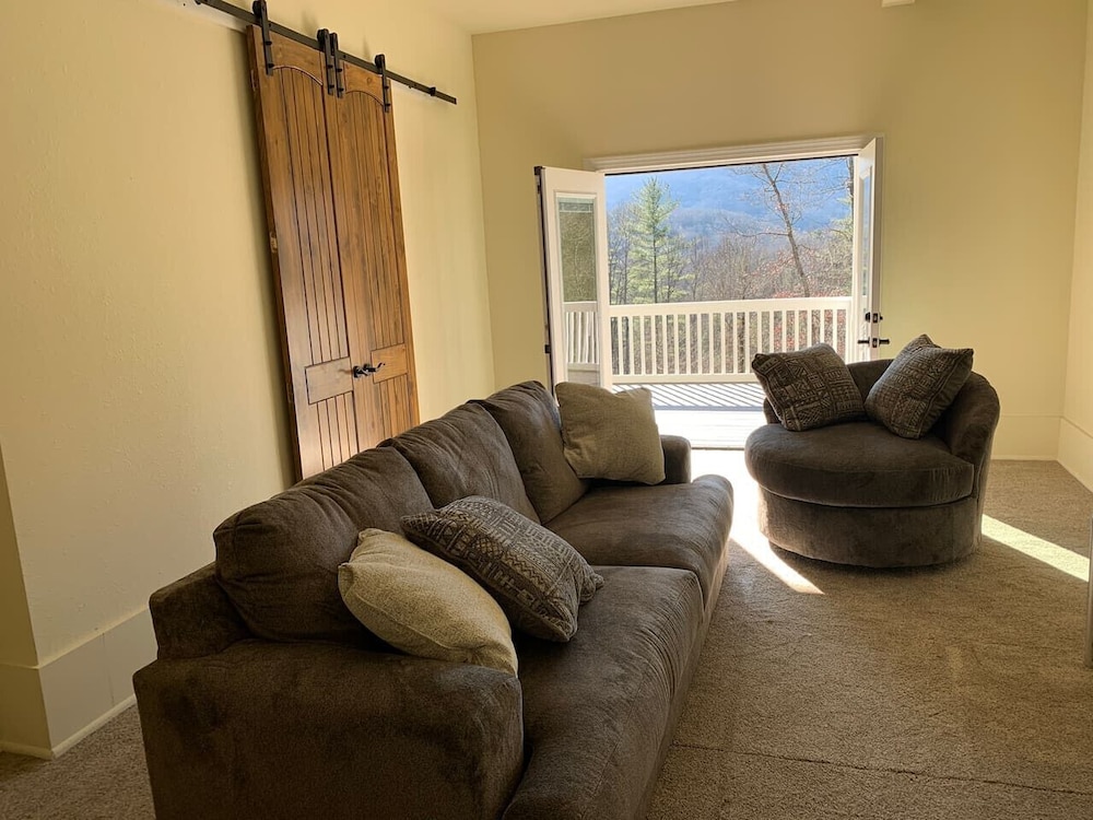 Vacation Home Near Golf Course Hiking Sleeps 20