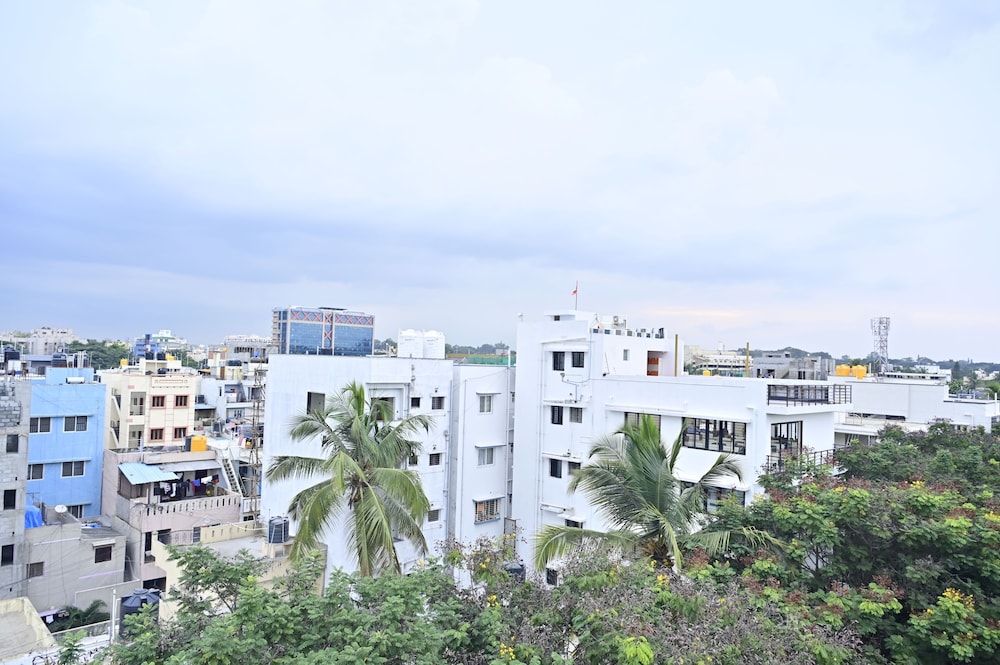 Hotel Noble Nook 100 ft. Road Indiranagar
