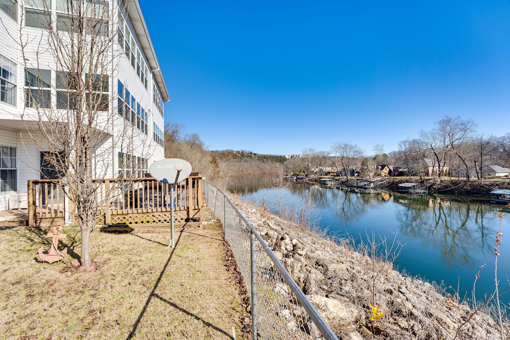 Updated Branson Condo w/ Lake Taneycomo Views!