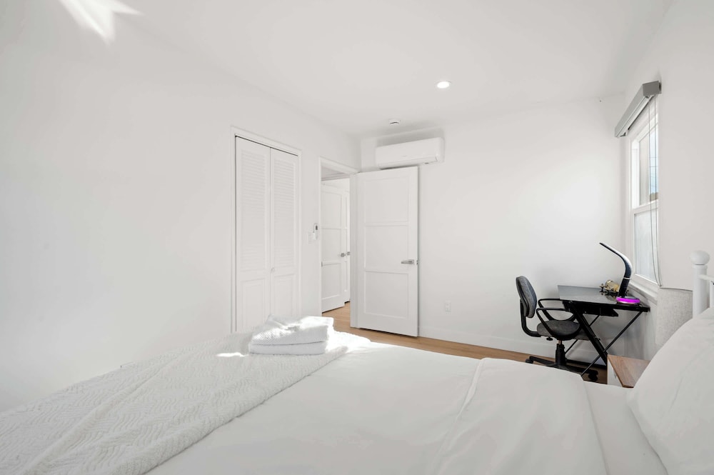 Cozy & Stylish Home Spacious, Fully Equipped Stay