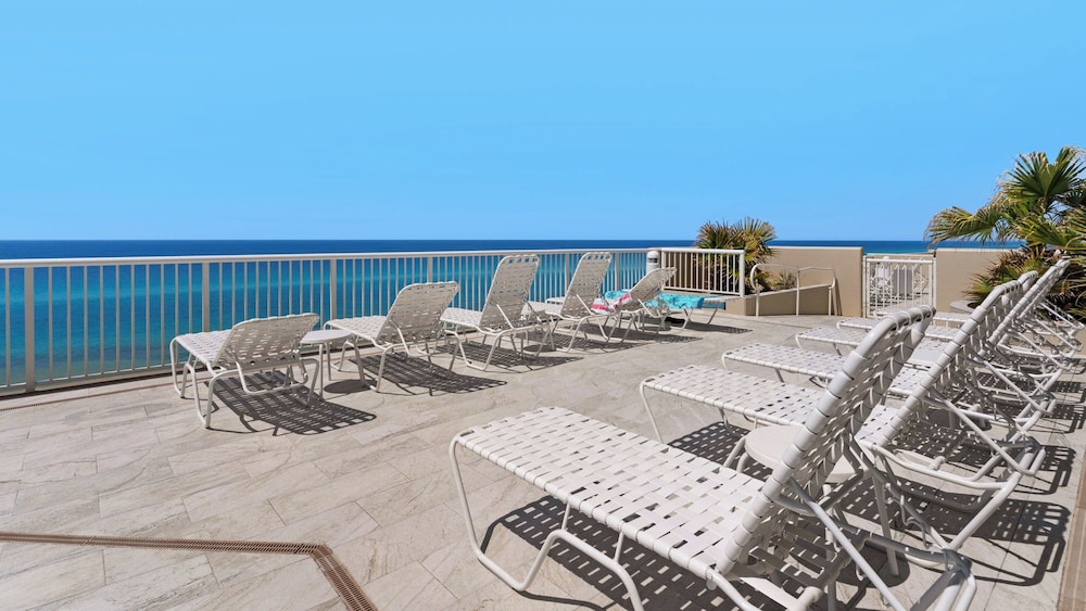 2BR Gulf Front Condo w/ Pool, Gym, Hot Tub + Free Attraction Tickets!