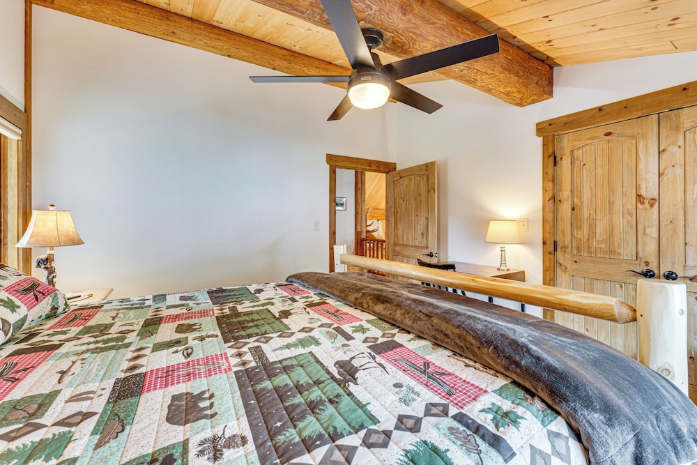 Cabin 3/4 Mi to Red River Ski & Summer Area