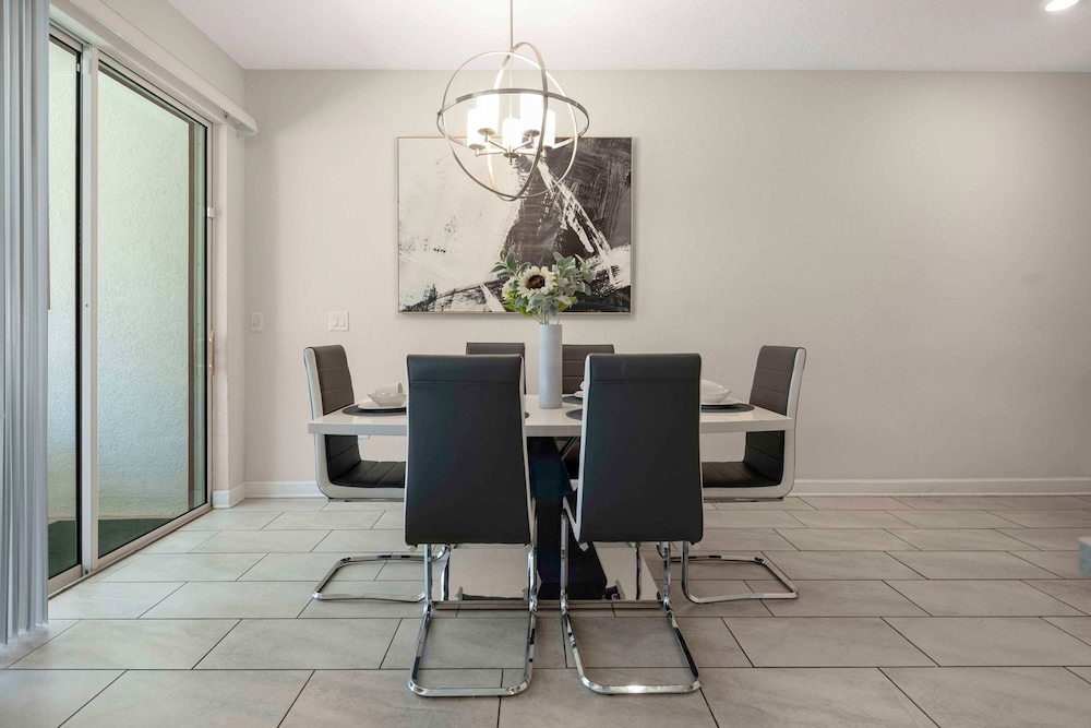 Stylish 4BR Pool Townhome Storey Lake