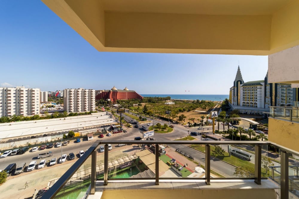 Lovely Apartment With Balcony in Aksu
