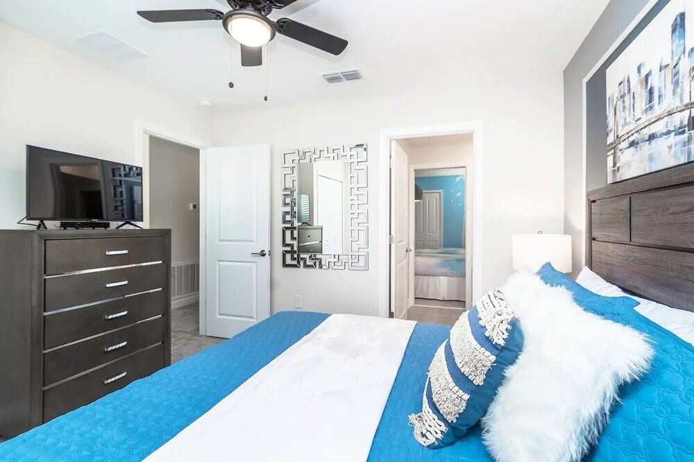 Tvpm-2858bd/sl 8 Bedroom Home by RedAwning view 2